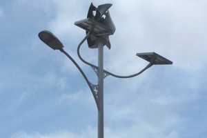 Вуличний ліхтар працюватиме від сонячної та вітрової енергії