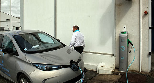 Renault будуть заряджати електромобілі безкоштовно