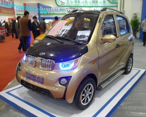 В Китаї представили електромобіль вартістью всього 4000$