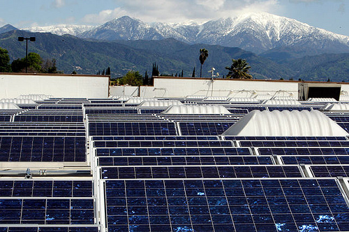 Apple будує завод на сонячних батареях в Арізоні