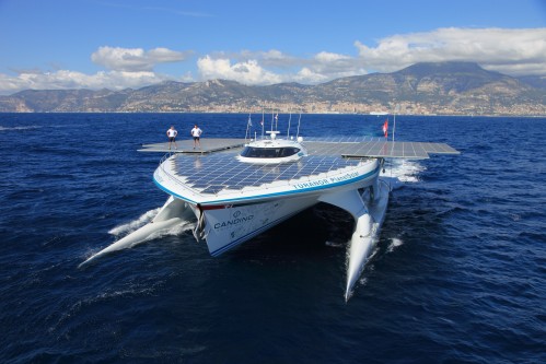 Найбільший корабель на сонячних батареях перетнув океан