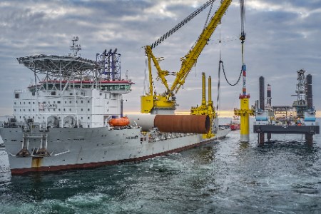 Вантажне судно Les Alizés компанії Jan De Nul буде залучене для транспортування та встановлення монопільних фундаментів на офшорній вітровій електростанції Inch Cape поблизу шотландського узбережжя. Les Alizés від Jan De Nul розпочне революційний етап вітрової енергетики в Шотландії!