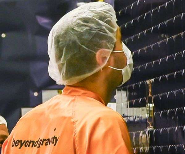 Beyond Gravity підвищує виробництво механізмів сонячних панелей у Швейцарії