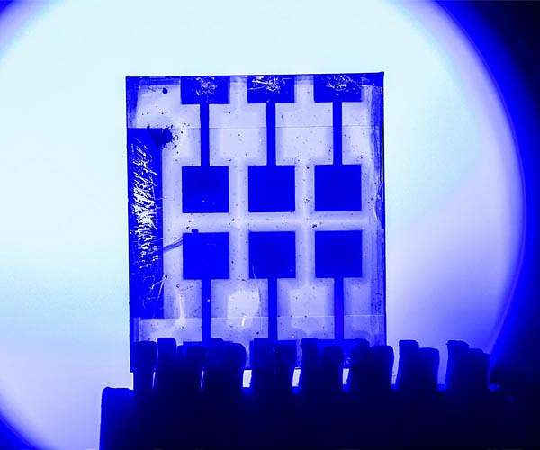 Сонячні редокс-реакції прогресують завдяки гетероструктурам на основі перовскиту