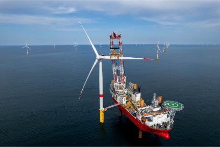 Ocean Winds завершує фінальну установку вітрогенератора