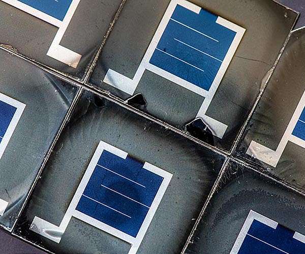 Роботизована система штучного інтелекту провела 50000 експериментів з перовскітовими сонячними елементами і досягла 27 відсотків ефективності